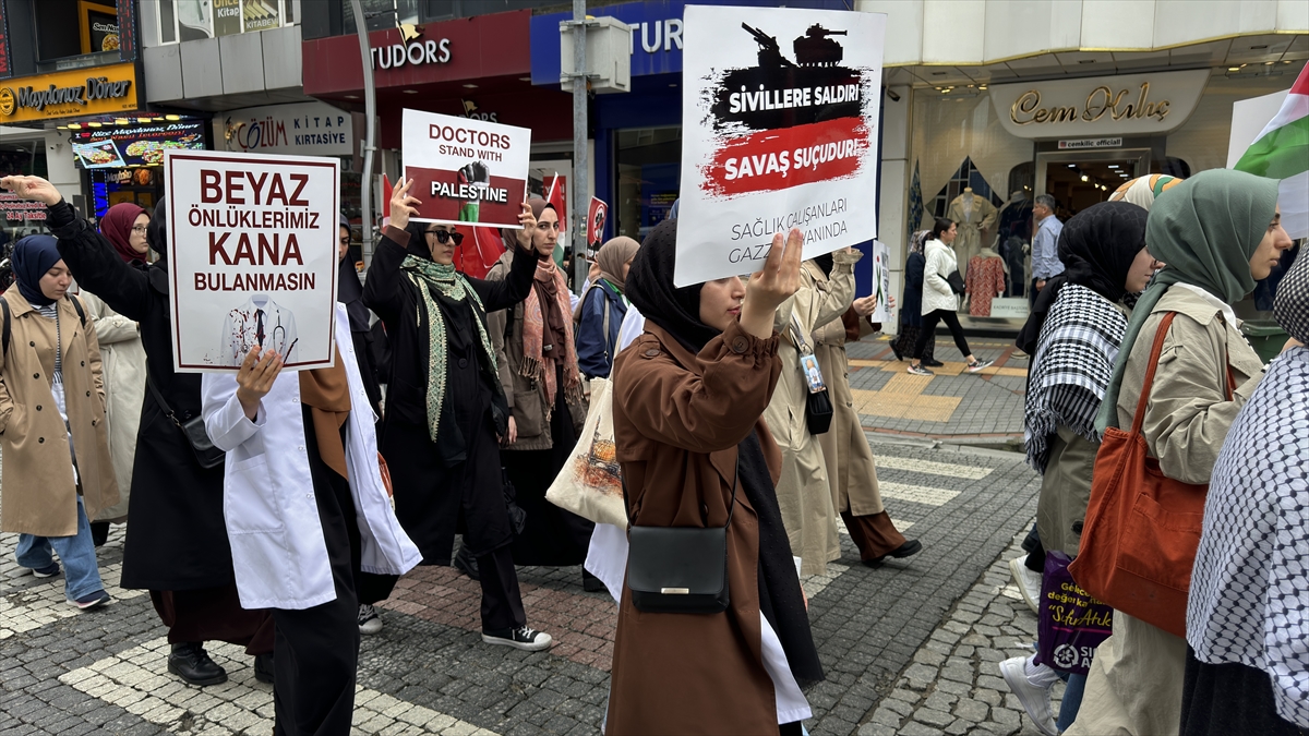 Rize'de sağlık çalışanları 25 haftadır “sessiz yürüyüş”le İsrail'i protesto ediyor