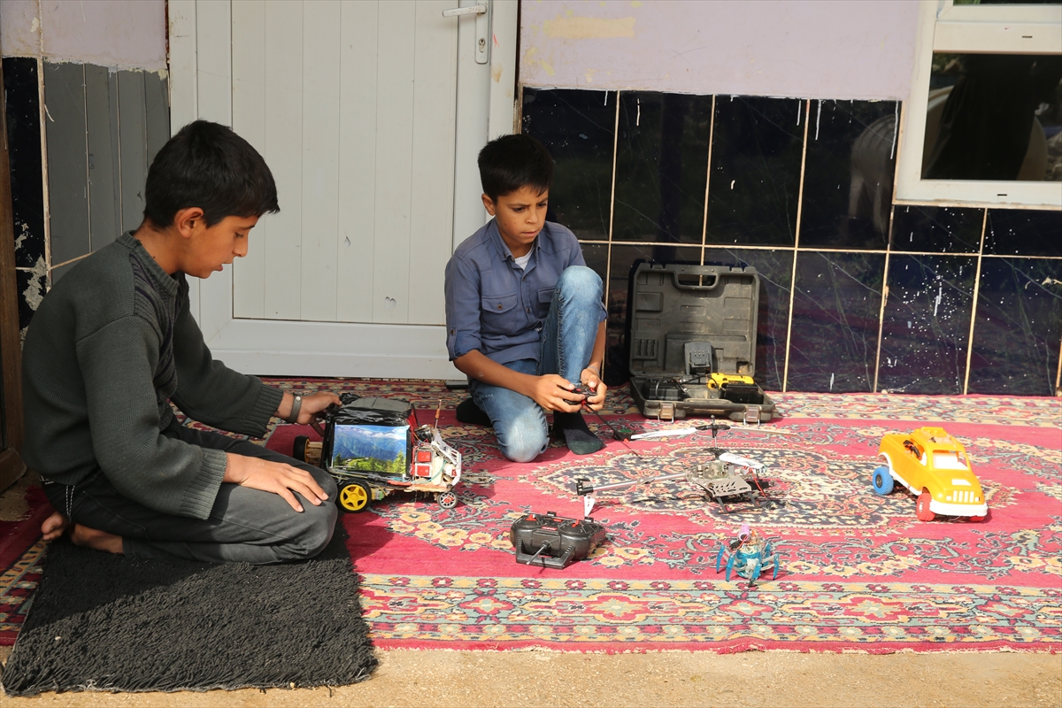 Robotik araç maketleri tasarlayan Hakkarili Aram, TEKNOFES'te davet edildi