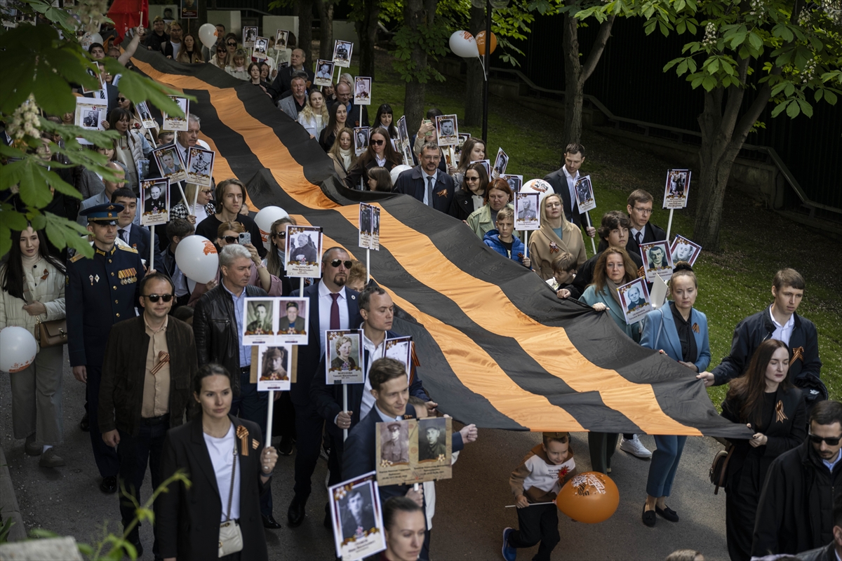 Rusya'nın Ankara Büyükelçiliği'nde “Ölümsüz Alay” yürüyüşü düzenlendi