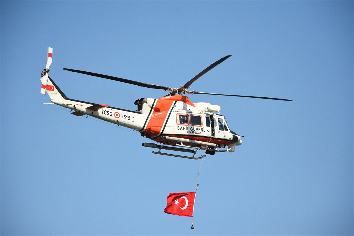 Türk Yıldızları, SOLOTÜRK ve HÜRJET Samsun semalarında gösteri uçuşu yaptı