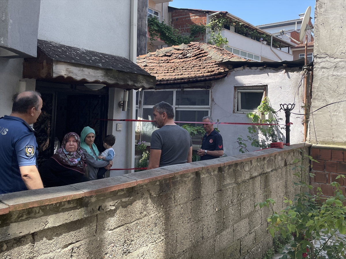 Sakarya'da bir evdeki tüpten sızan gazın alev almasıyla 3 kişi yaralandı