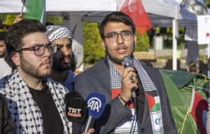 SAKARYA (AA) – Sakarya Üniversitesi öğrencileri, Gazze'deki saldırıları protesto etmek