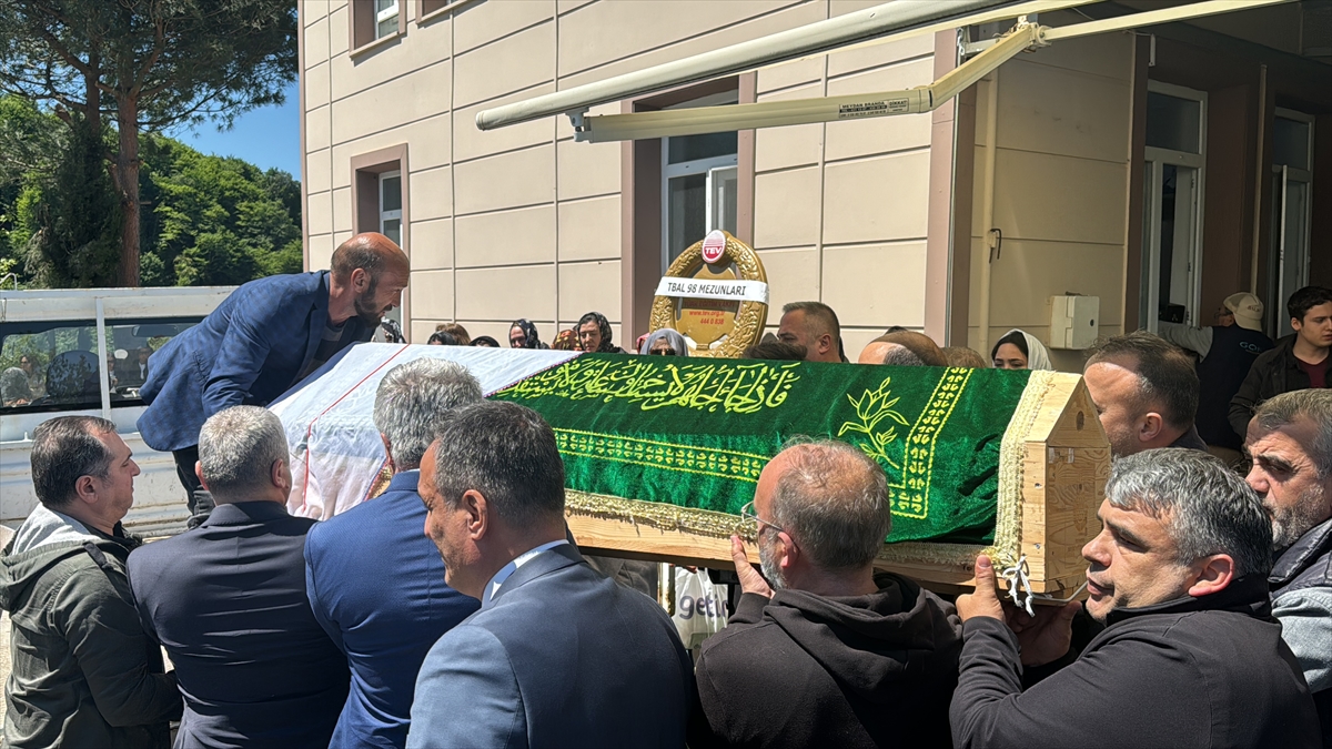 Samsun'da boşanma aşamasındaki kocası tarafından öldürülen öğretmenin cenazesi defnedildi