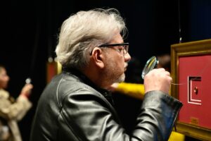 İSTANBUL (AA) – Mikro sanat tekniğiyle eserler üreten sanatçı Murat