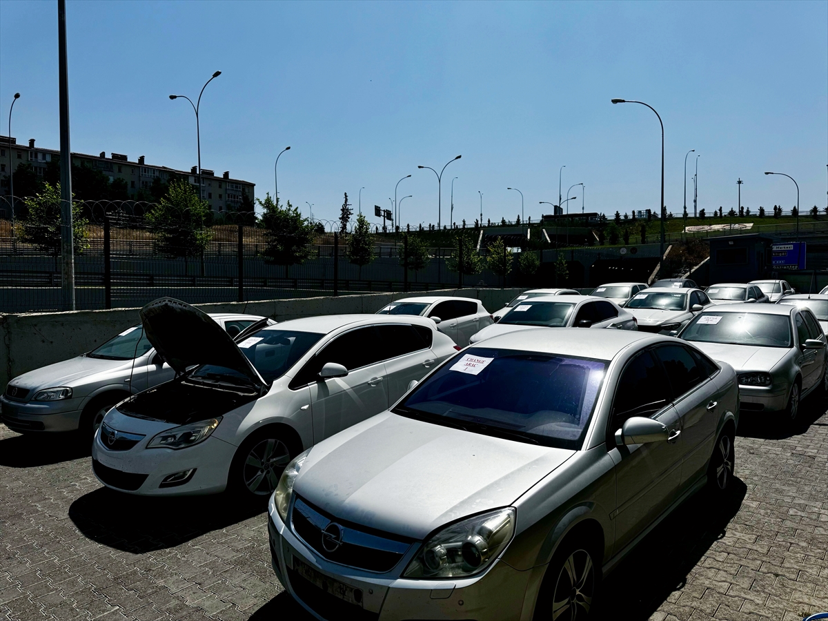 Şanlıurfa'da depremde zarar gören otomobillere “change” işlemi yapan 9 şüpheli yakalandı