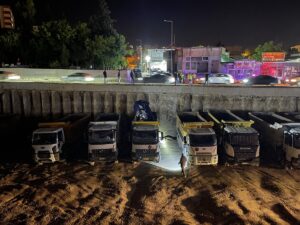 ŞANLIURFA (AA) – Şanlıurfa'nın Karaköprü ilçesinde hafriyat kamyonun kasasına düşen