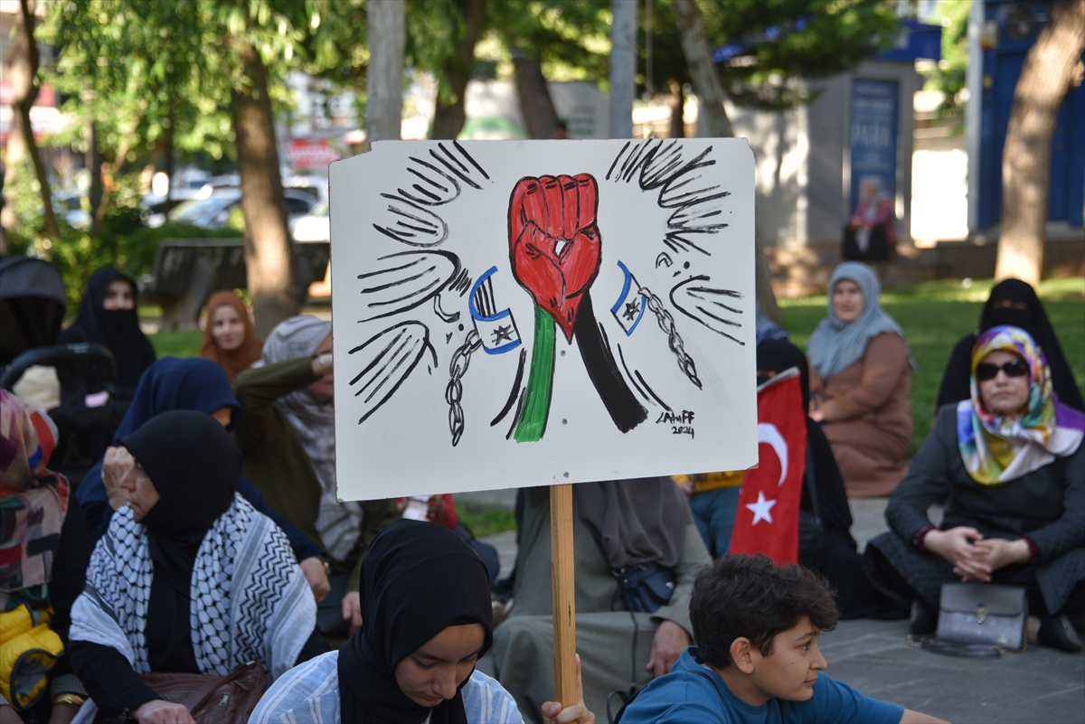 Şanlıurfa'da kadınlar Filistin'e destek için oturma eylemi yaptı