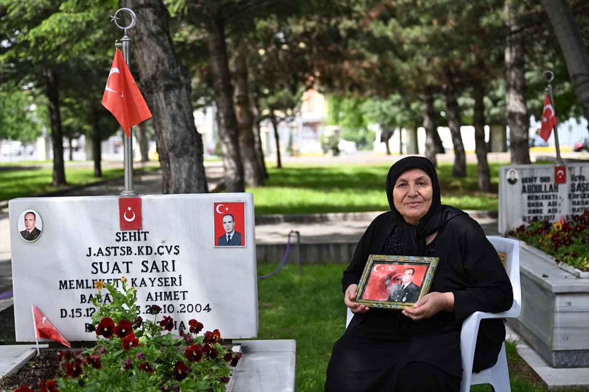 Şehit anneleri Anneler Günü'nde evlatlarıyla şehitlikte buluşuyor