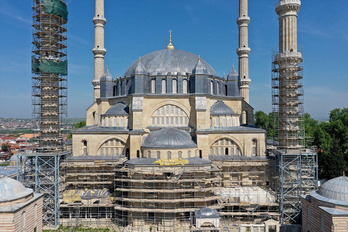 Selimiye Camisi'nin dört minaresinden üçündeki restorasyon tamamlandı