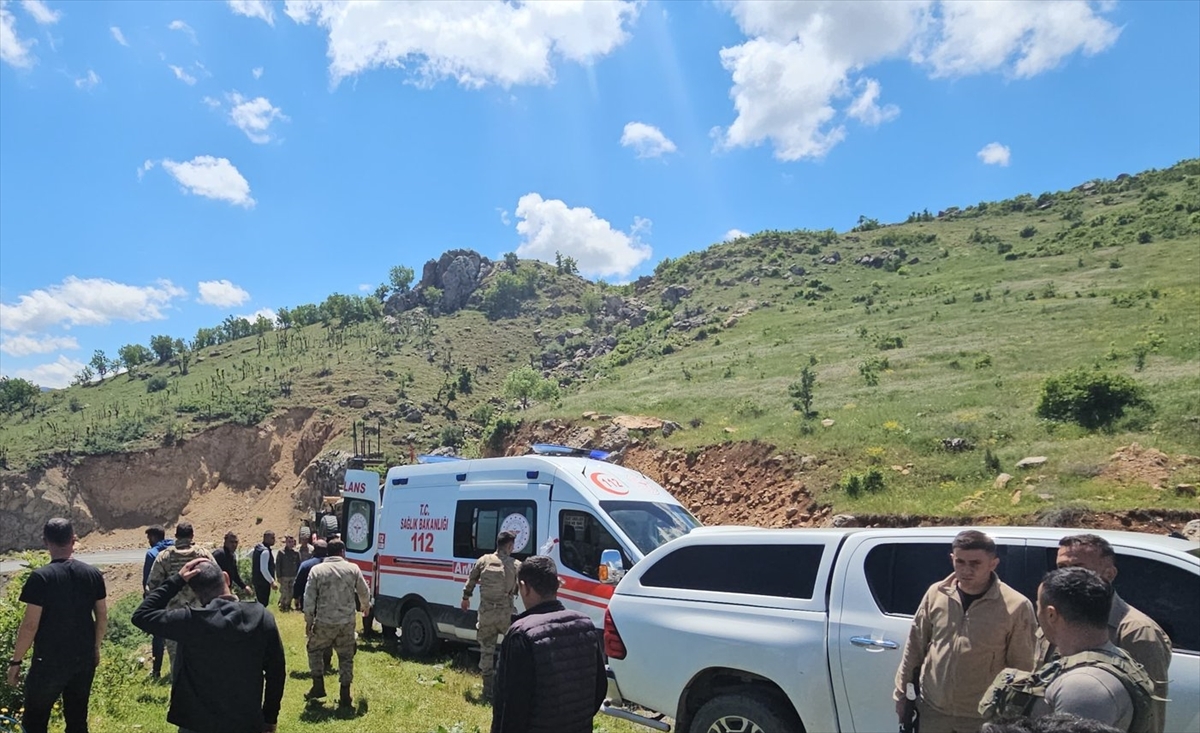 Siirt'te uçuruma devrilen kamyonetin sürücüsü ekiplerce kurtarıldı