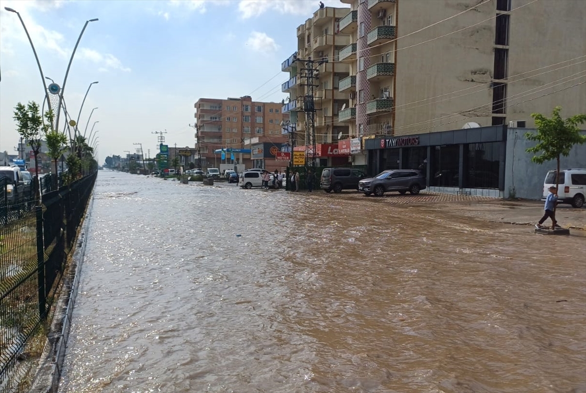 Şırnak'ta sağanak hayatı olumsuz etkiledi