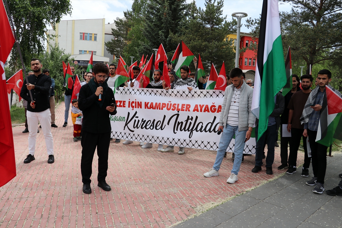 Sivas Cumhuriyet Üniversitesinde Filistin'e destek yürüyüşü düzenlendi