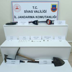 SİVAS (AA) – Sivas'ın Gürün ilçesinde evinde tarihi eser niteliği