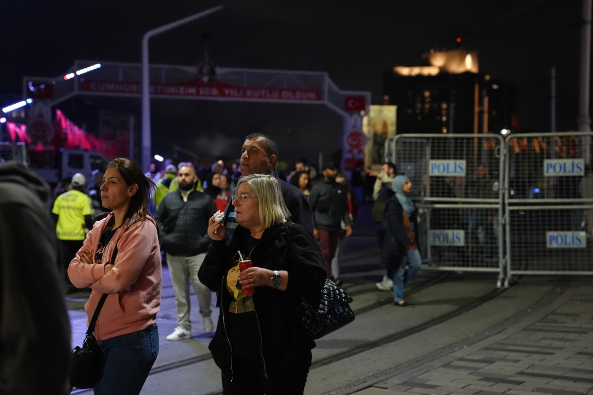 Taksim Meydanı’na çıkan yollar trafik akışına açıldı