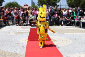 TEKİRDAĞ (AA) – Tekirdağ'da anaokulu öğrencileri atık malzemelerden tasarladıkları kıyafetlerle