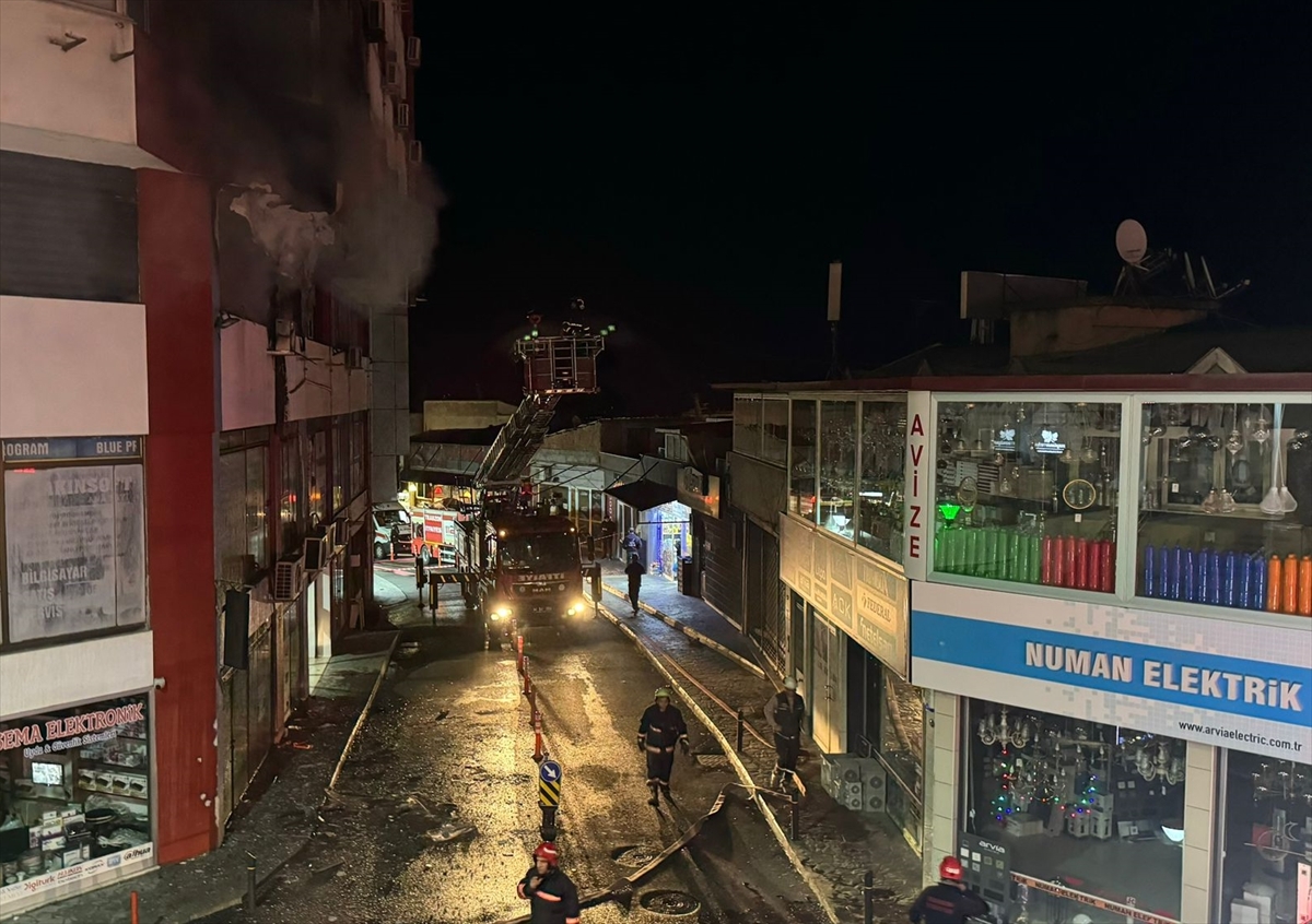Trabzon'da bir iş merkezinde çıkan yangın söndürüldü