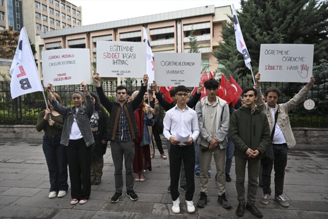 Türkiye Liseliler Birliği, okullarda yaşanan şiddet olaylarına tepki gösterdi