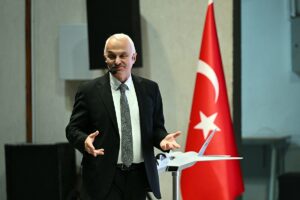 - "Eğer genç arkadaşları yeterince bir araya getirebiliyorsanız, onlara imkan