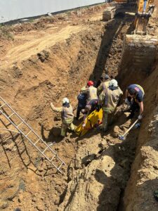 İSTANBUL (AA) – Tuzla'da, şantiye alanında meydana gelen toprak kayması