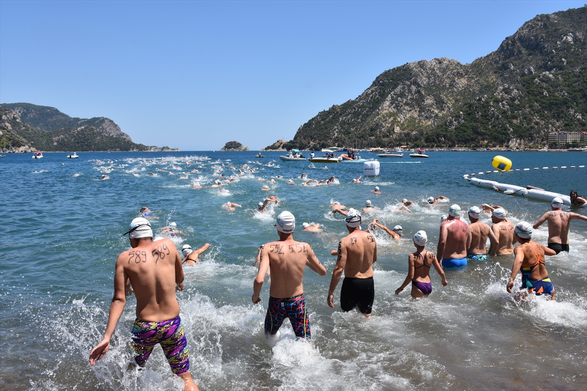 Uluslararası Arena AquaChallenge Yüzme Şampiyonası sürüyor