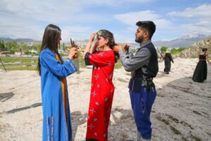 VAN (AA) – Van'da Müzeler Haftası etkinlikleri kapsamında Urartu kostümleri