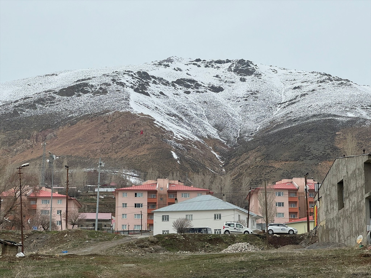 Van'ın yüksek kesimlerine kar yağdı