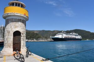 MUĞLA (AA) – Portekiz bayraklı "Vasco Da Gama" adlı kruvaziyer,