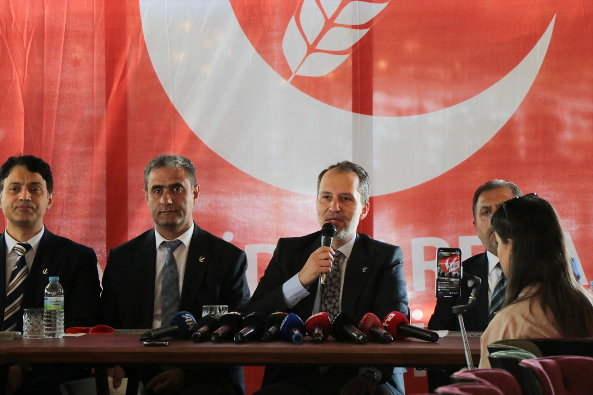 Yeniden Refah Partisi Genel Başkanı Erbakan, Kayseri'de ziyaretlerde bulundu