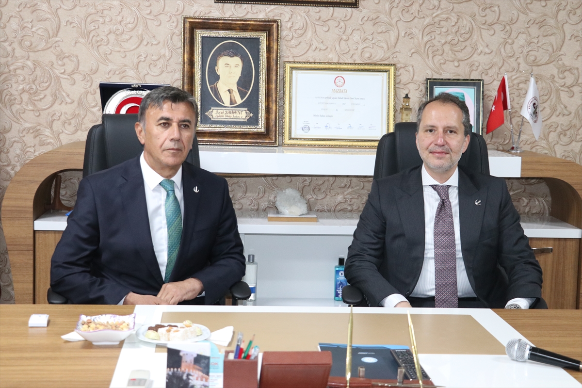 Yeniden Refah Partisi Genel Başkanı Erbakan, Yozgat'ta ziyaretlerde bulundu