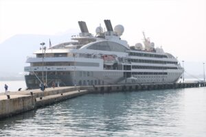 ANTALYA (AA) – Fransa bayraklı "L'austral" adlı kruvaziyer, 214 yolcusuyla