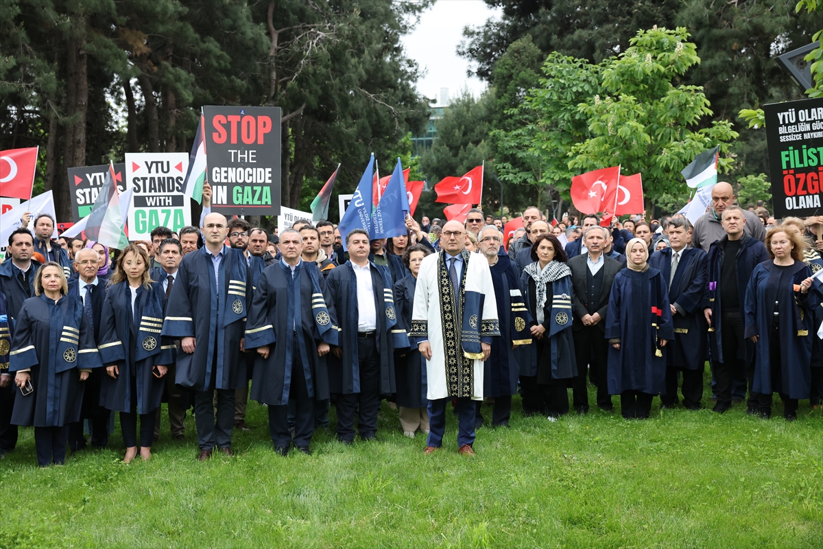 YTÜ akademisyenlerinden Filistin'e destek için sessiz yürüyüş