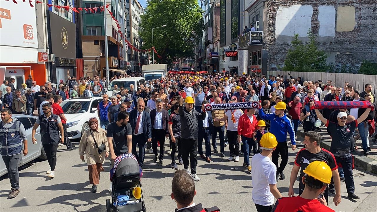 Zonguldak Kömürspor taraftarları, protesto yürüyüşü düzenledi