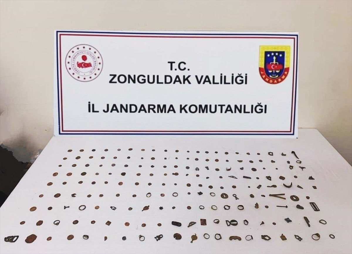 Zonguldak'ta tarihi eser niteliğinde olduğu sanılan 186 sikke ve yüzük ele geçirildi