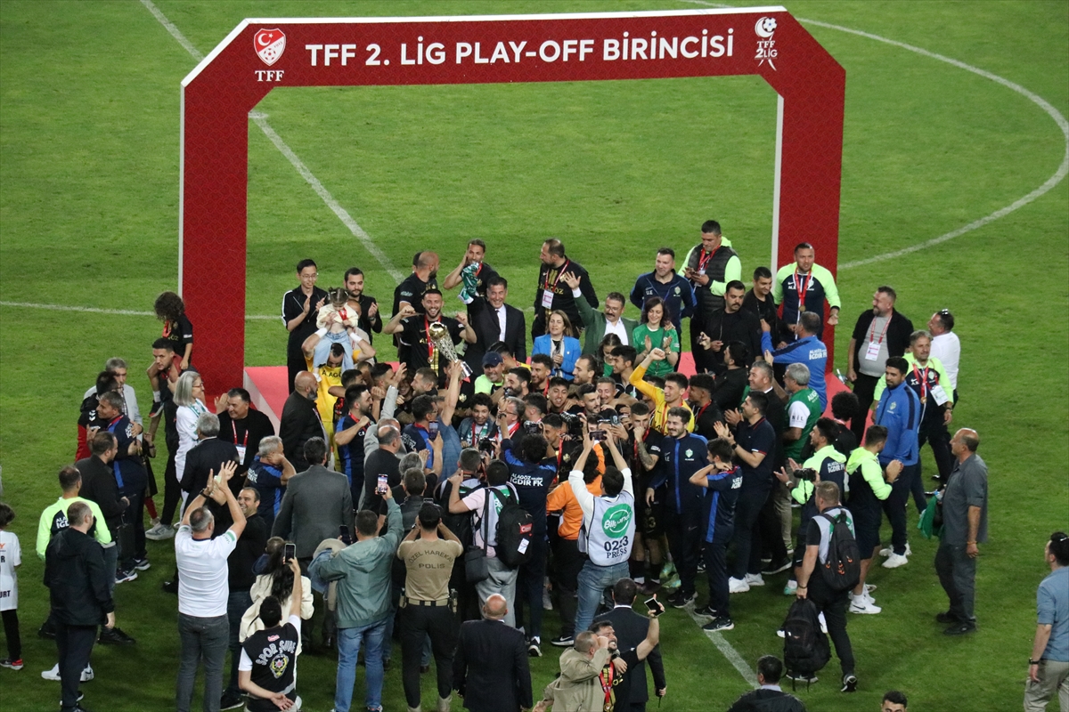 Alagöz Holding Iğdır FK'nın Trendyol 1. Lig'e yükselmesi kentte kutlandı