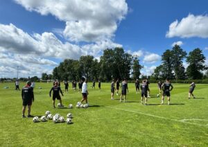 - Zeki Çelik sakatlığı, Yusuf Yazıcı ise üst solunum yolu