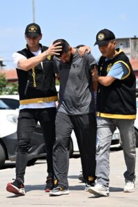 ADANA (AA) – Adana'da tartıştığı karısını tabancayla öldüren, bacanağı ve