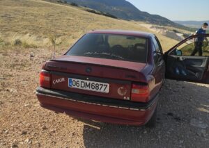 AFYONKARAHİSAR (AA) – Afyonkarahisar'ın Dinar ilçesinde otomobilinde silahla öldürülmüş halde