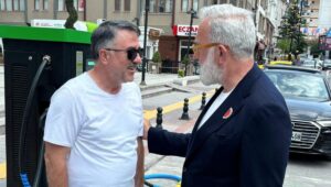 - "Toplumun birçok farklı kesiminden yüzlerce vatandaşımızın önerilerini dinliyor, not