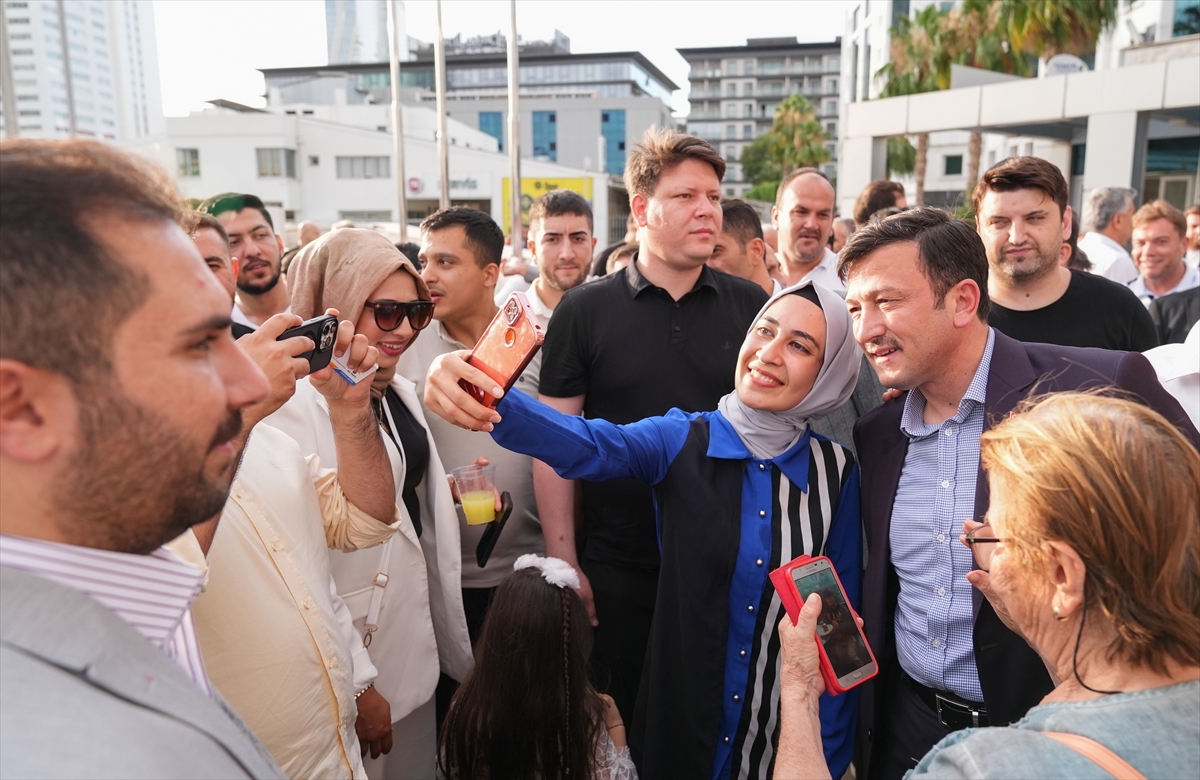 AK Parti İzmir İl Başkanlığında bayramlaşma programı düzenlendi