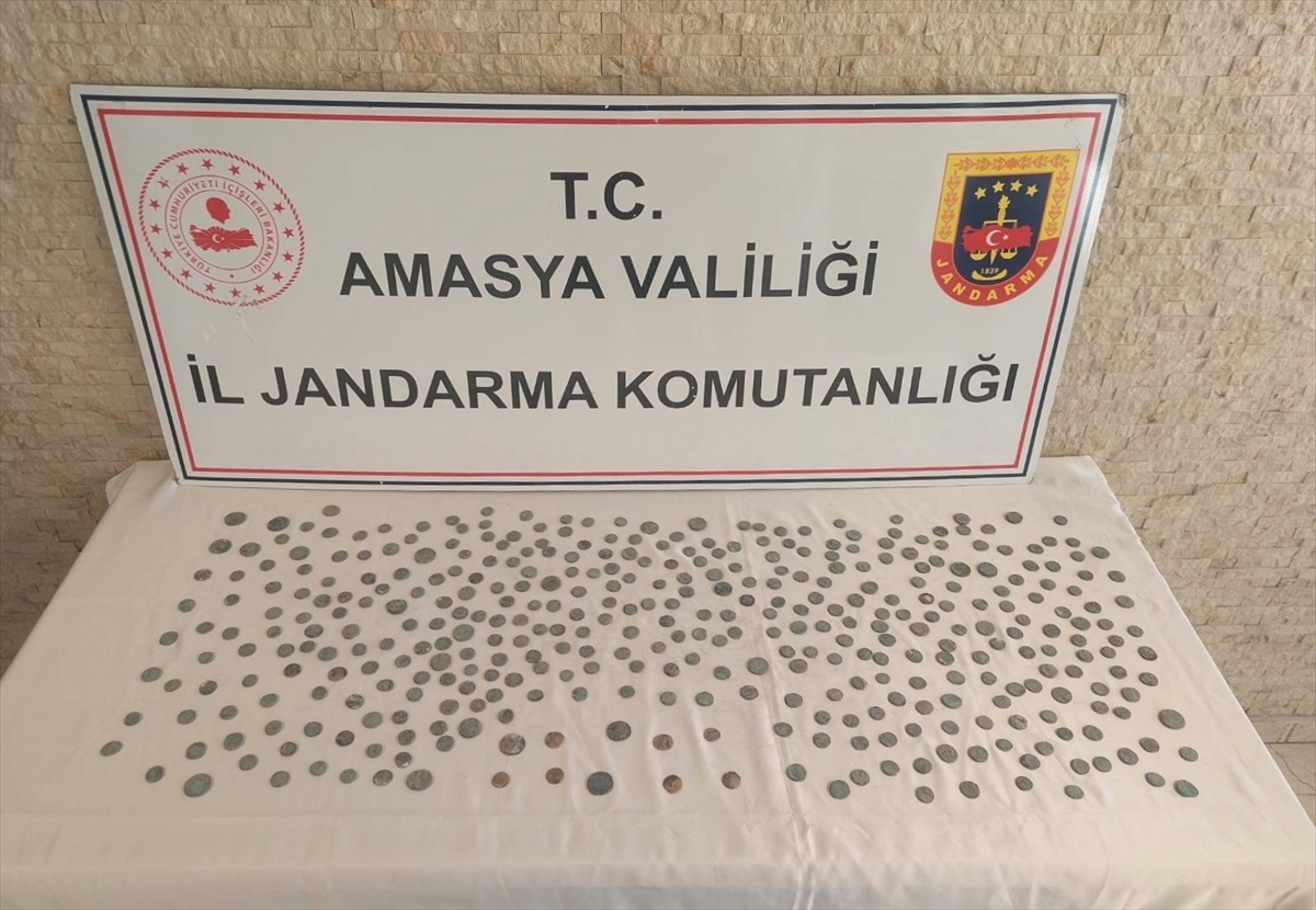 Amasya'da Pontus Krallığı dönemine ait 582 sikke ele geçirildi