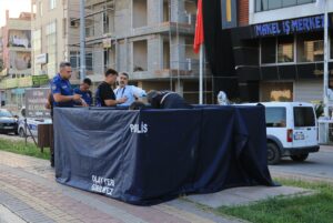 ANTALYA (AA) – Antalya'nın Kepez ilçesinde bir kişi bankta ölü