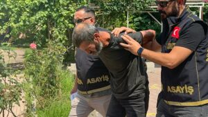 ANTALYA (AA) – Antalya'nın Muratpaşa ilçesindeki çocuk parkında ölü bulunan