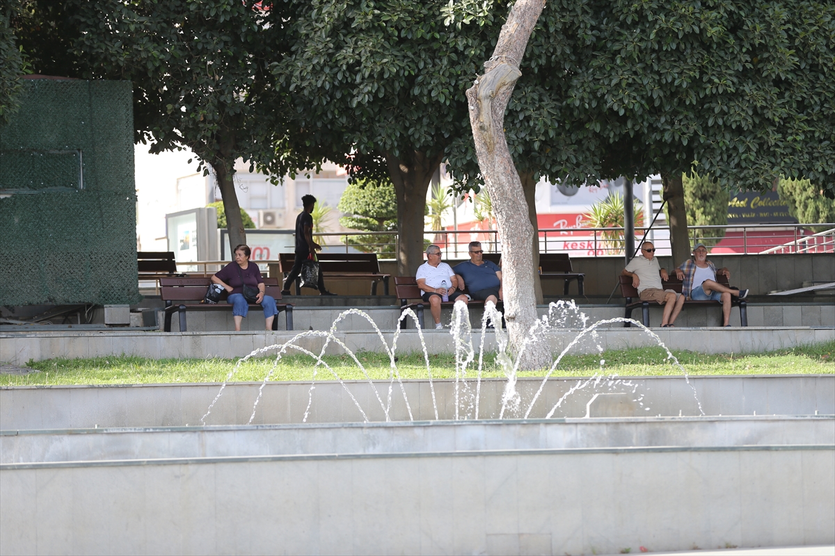 Antalya'da sıcak hava etkili oluyor