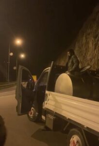 ARTVİN (AA) – Artvin'de kamyonetin kasasındaki süt tankerinde 5 düzensiz