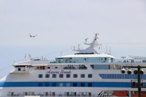 TRABZON (AA) – Türkiye'deki çeşitli limanlara uğrayan "Astoria Grande" adlı