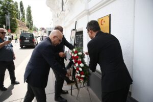 VİYANA (AA) – Avusturya'da Türkiye'nin Viyana Büyükelçiliği önünde Ermeni terör