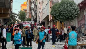 - Çökme tehlikesi nedeniyle çevredeki bazı binalar boşaltıldı