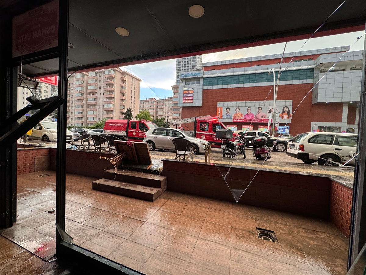 Başkentte sağanak su baskınlarına neden oldu