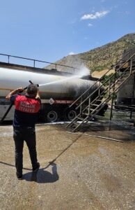 BATMAN (AA) – Batman'ın Kozluk ilçesinde petrol sahasında yakıt tankerinde