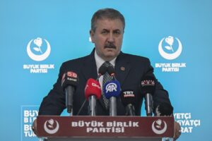 - "DEM Parti'nin yani PKK'nın partisi Belediye Başkanı Mehmet Akış'ın